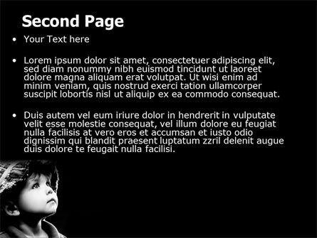 Modello PowerPoint - Bambino in bianco e nero, Slide 2, 06817, Persone — PoweredTemplate.com