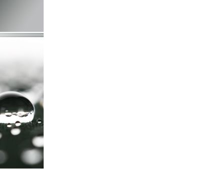 Wassertropfen in schwarz und weiß PowerPoint Vorlage, Folie 3, 09547, Natur & Umwelt — PoweredTemplate.com