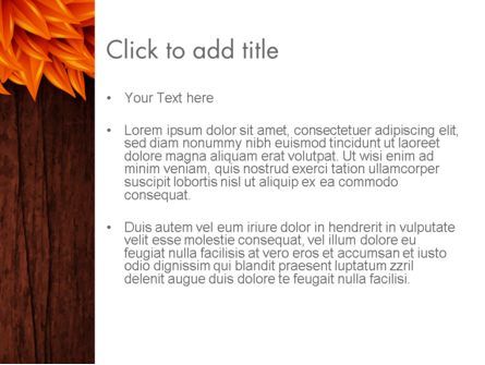 Plantilla de PowerPoint - superficie de madera con hojas de otoño amarillo, Diapositiva 3, 13582, Naturaleza y medio ambiente — PoweredTemplate.com