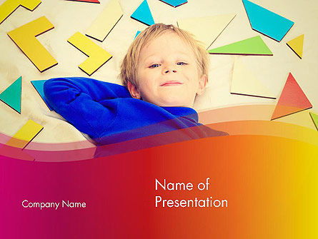 Jongen Met Tangram Puzzels PowerPoint Template, Gratis PowerPoint-sjabloon, 13733, Education & Training — PoweredTemplate.com