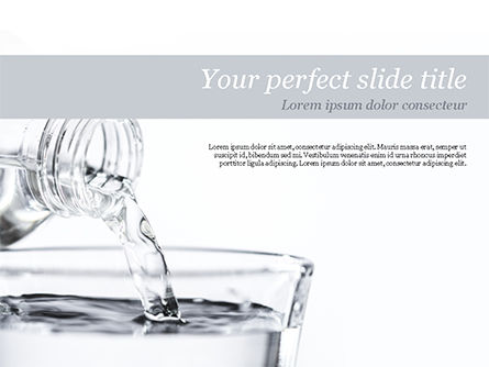 ガラスを水で満たす - PowerPointテンプレート, 無料 PowerPointテンプレート, 15466, Food & Beverage — PoweredTemplate.com