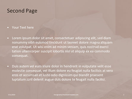 ベッドで寝ている裸の若い女性の背面図 - 無料PowerPointテンプレート, スライド 2, 15770, 人 — PoweredTemplate.com