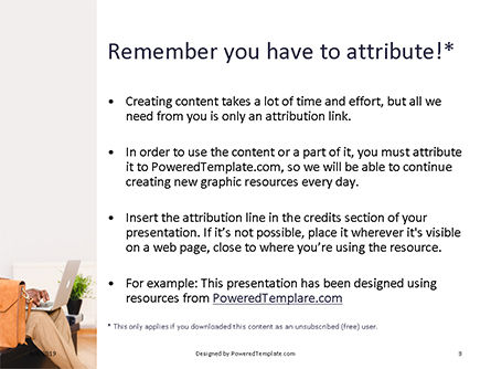 Modèle PowerPoint de personne utilisant un ordinateur portable à côté d'une mallette en cuir marron, Diapositive 3, 15832, Concepts commerciaux — PoweredTemplate.com