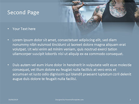 Plantilla de PowerPoint gratis - chica tatuada sostiene la barra sobre sus hombros, Diapositiva 2, 15922, Deportes — PoweredTemplate.com