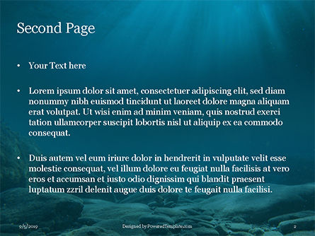 Plantilla de PowerPoint - rayos de sol bajo el agua con rocas en el fondo del mar, Diapositiva 2, 15932, Naturaleza y medio ambiente — PoweredTemplate.com