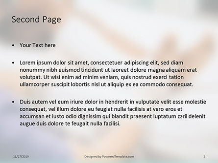 Modèle PowerPoint de doctor bandaging foot of female patient, Diapositive 2, 16242, Médical — PoweredTemplate.com
