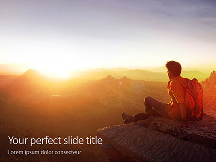 man sitting on edge cliff facing sunset - PowerPointテンプレート, PowerPointテンプレート, 16259, 自然＆環境 — PoweredTemplate.com