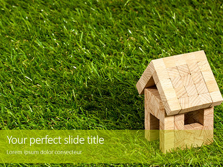 Toy wooden house in the grass presentation Kostenlose PowerPoint Vorlage, 16563, Allgemein — PoweredTemplate.com