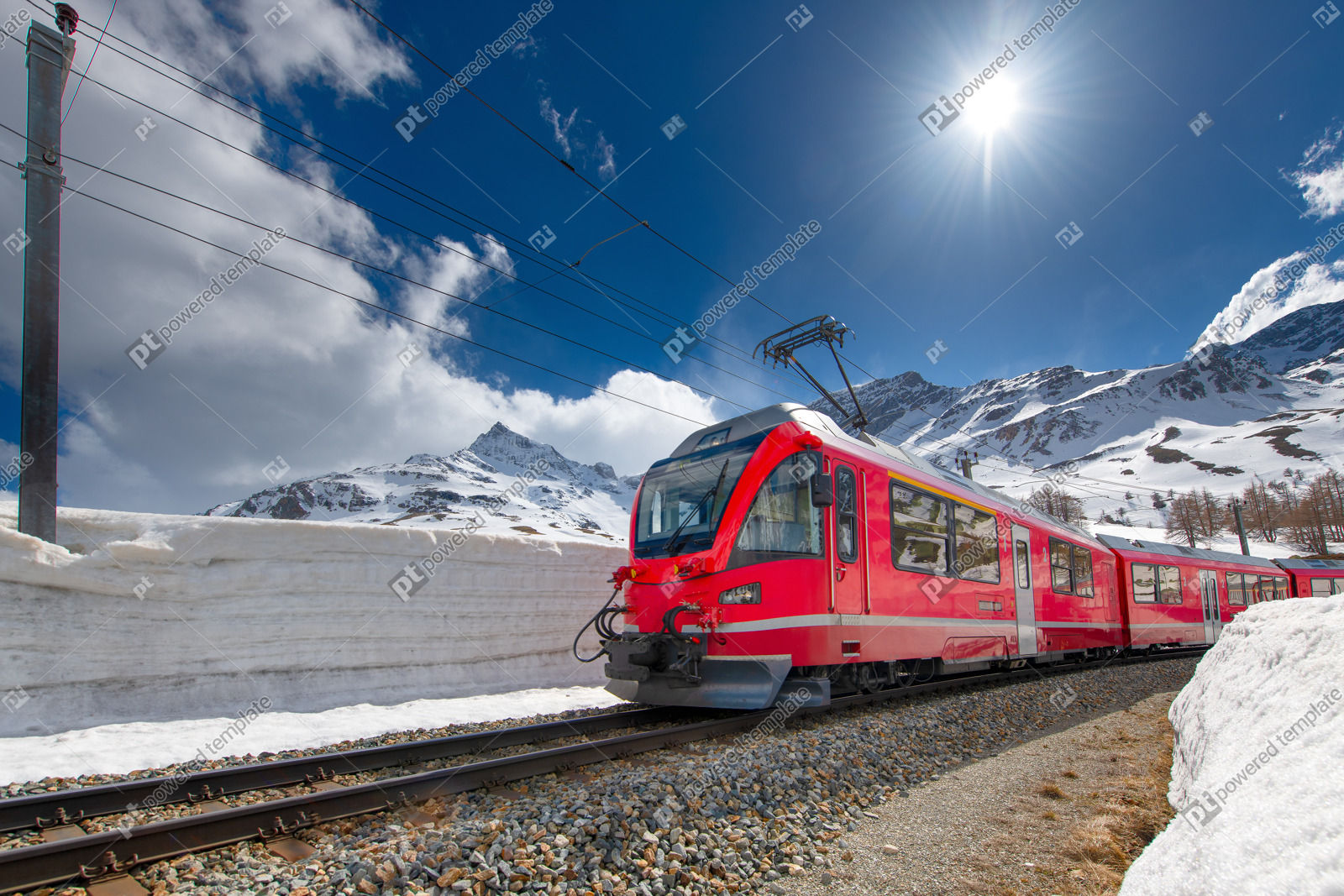 Swiss Mountain Train Bernina Express Crossed Alps With Snow Wall Foto 